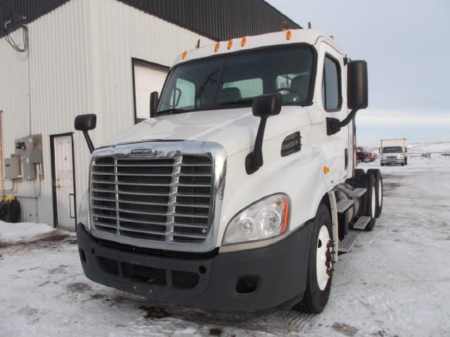 2011 FREIGHTLINER CASCADIA T/A 5TH WHEEL TRUCK